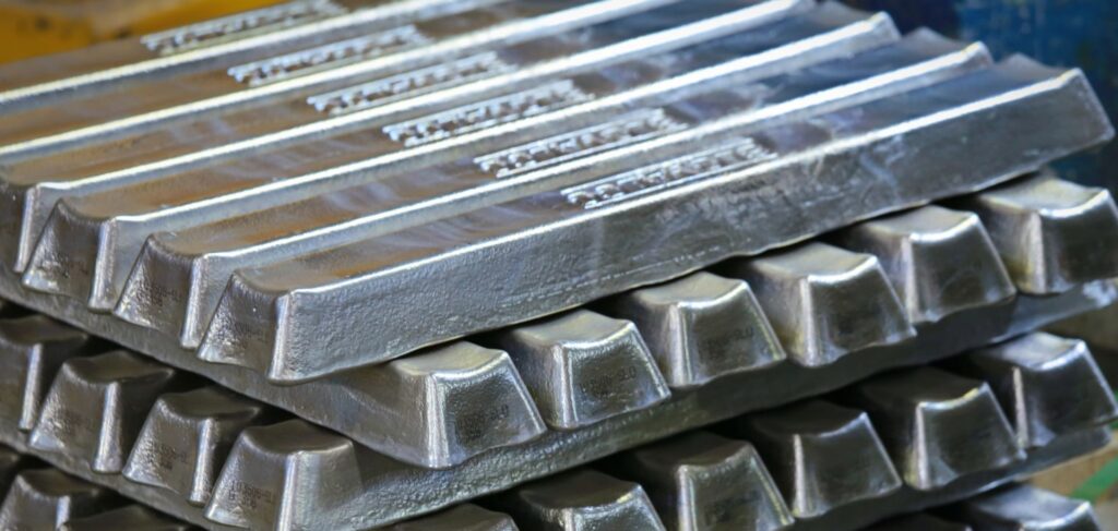 display-russia-sanctions-aluminum-052518-shutterstock-382214896